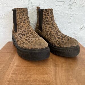 UO Leopard Print Platform Chelsea Boots